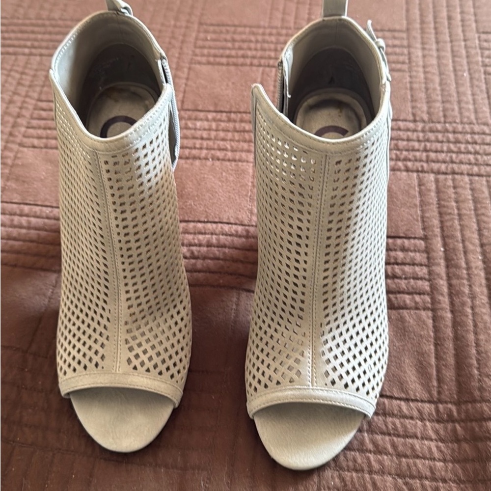 Open toe shoes by Guess